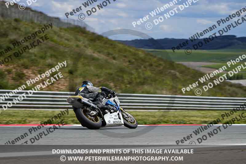 cadwell no limits trackday;cadwell park;cadwell park photographs;cadwell trackday photographs;enduro digital images;event digital images;eventdigitalimages;navarra;no limits trackdays;peter wileman photography;racing digital images;trackday digital images;trackday photos